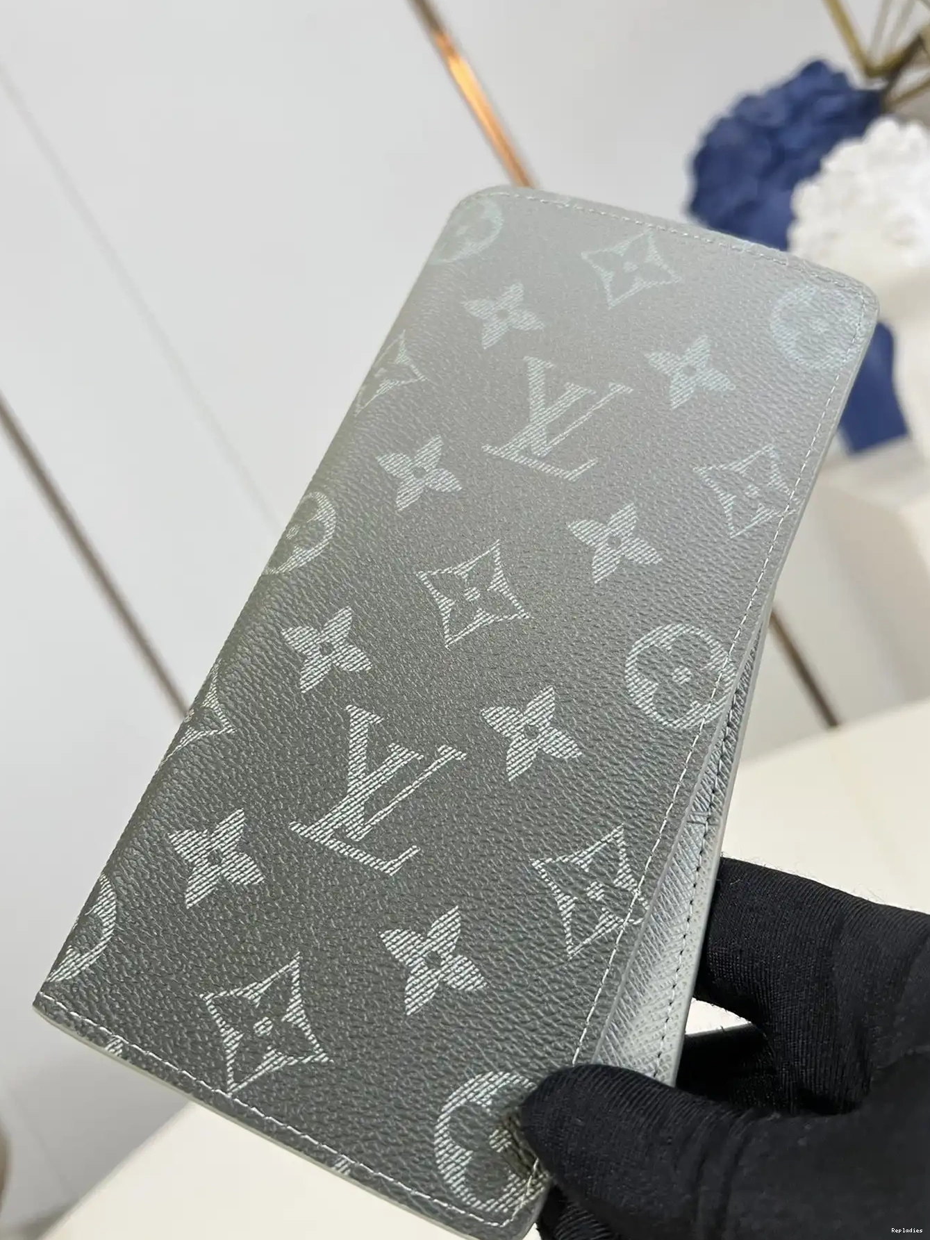 Cheap VUITTON BRAZZA LOUIS WALLET-10*19*2cm 0521